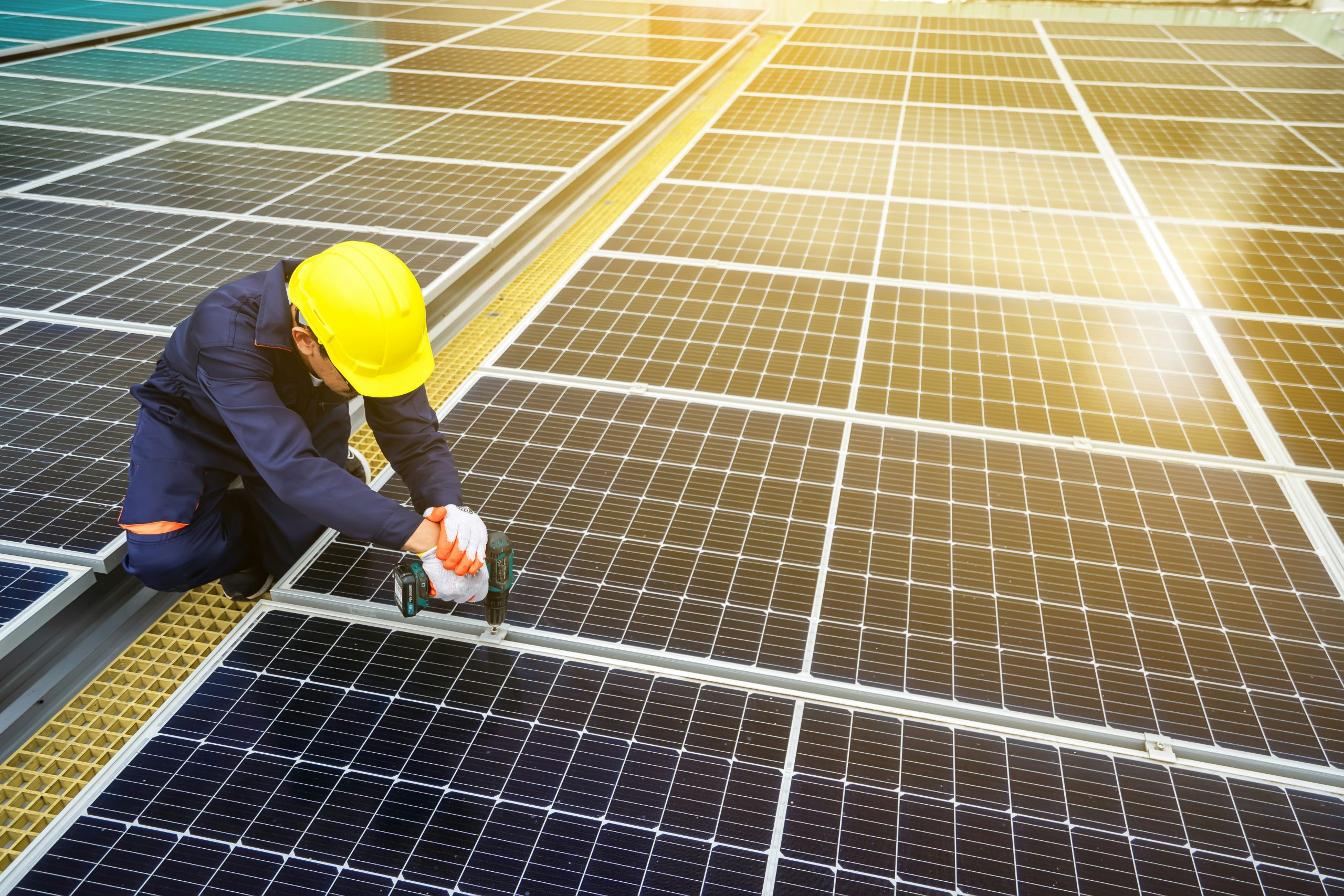 Nuveen investerer 330 millioner dollars i australsk solcelle-batteriprojekt