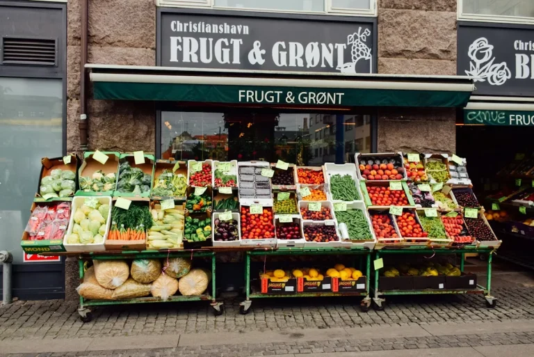 Fødevarer bliver dyrere trods faldende inflation i Danmark