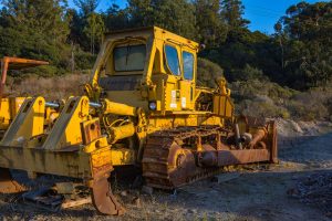 Michael Burry shorter Caterpillar for første gang efter kursfordobling i AI-rally