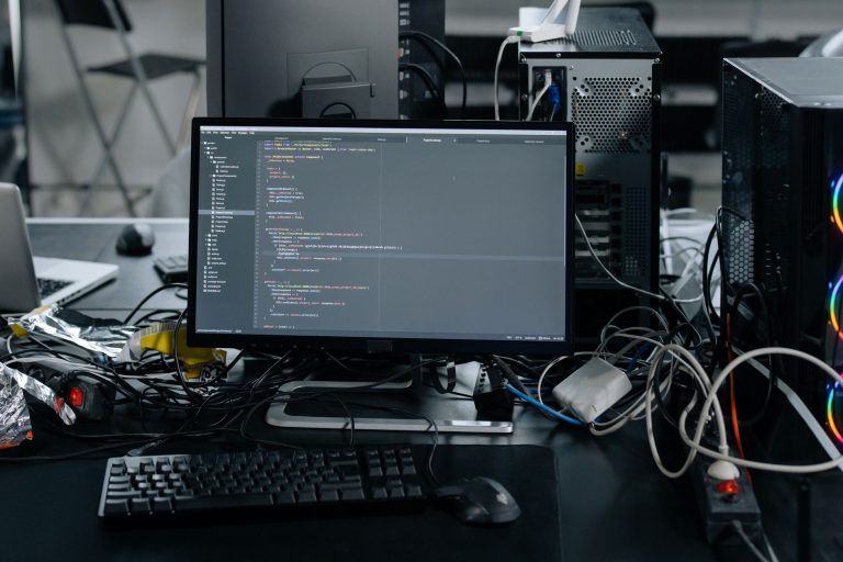 Palantir lancerer manifest om “AI-suverænitet” og advarer mod overforbrug af AI-tokens