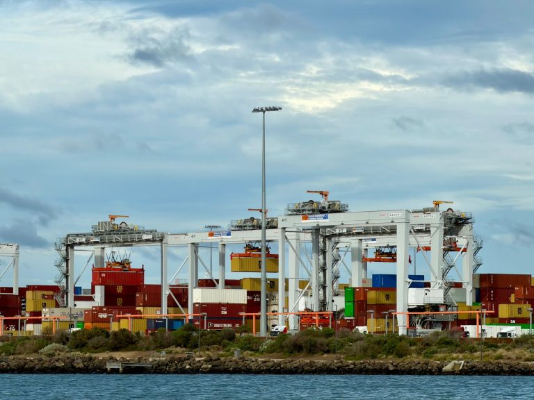 Australiens handelsbalance vender til underskud på 2,1 mia. dollar i maj – størst siden 2015