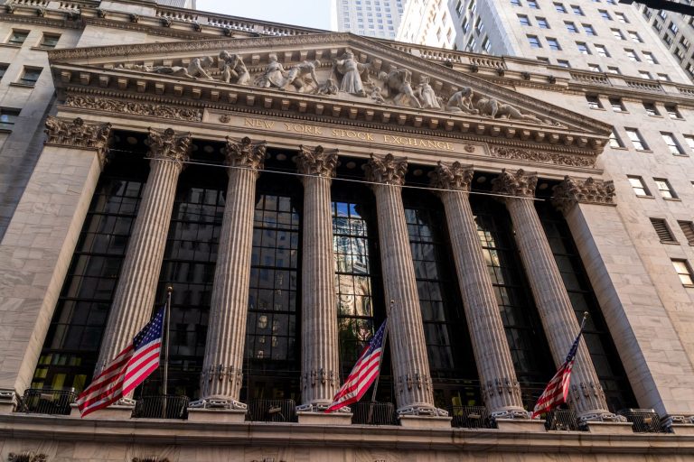 Trump købte Apple og Nvidia dagen før sit toldkursskifte i 2025