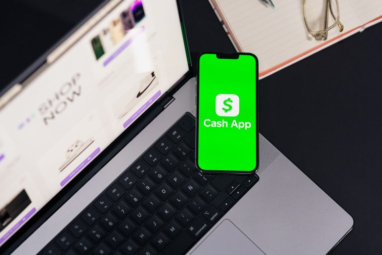 Blackstone, CVC og MUFG bud på ejerandel i vietnamesisk fintech-gigant MoMo