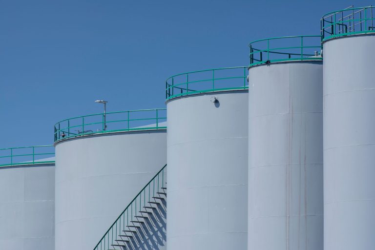 Chevron eller ExxonMobil: Hvilken oliegigant er det bedste køb i 2026?