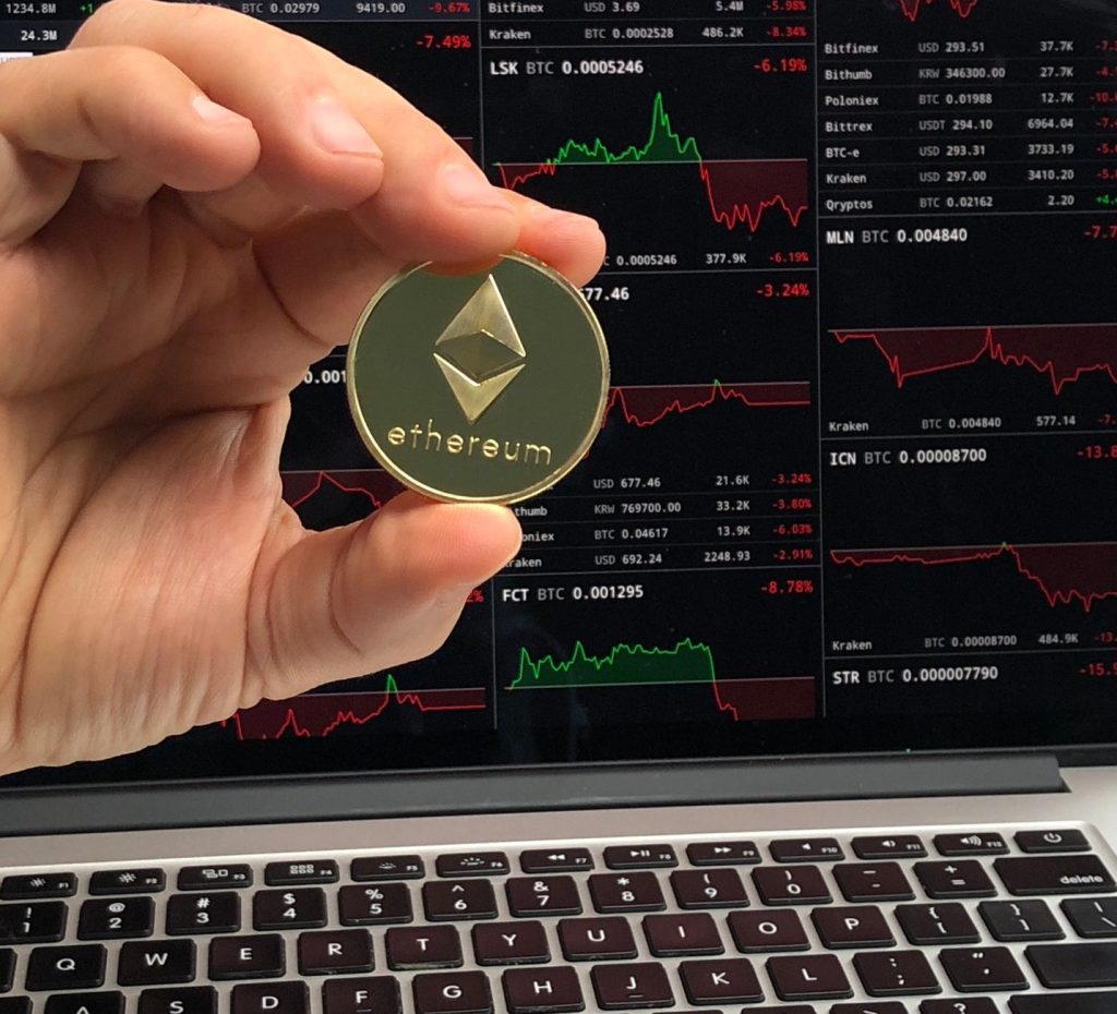 Ethereum flasher sjældent købssignal – kan ETH nå 2.000 dollar igen?