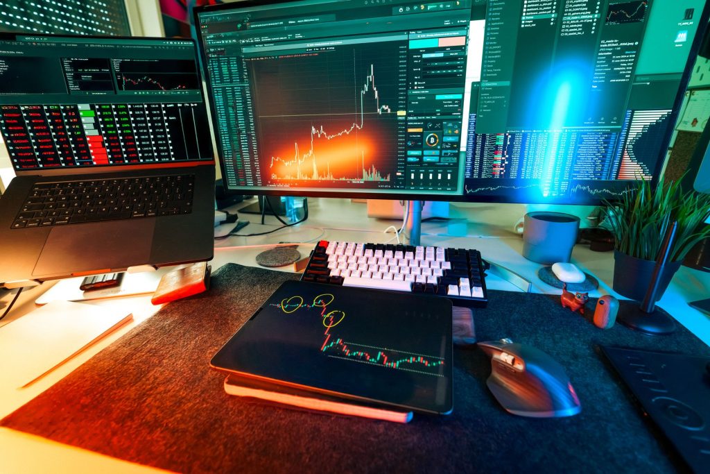 TOTAL3-indekset presser sammen: Disse altcoins kan lede sommerens rally
