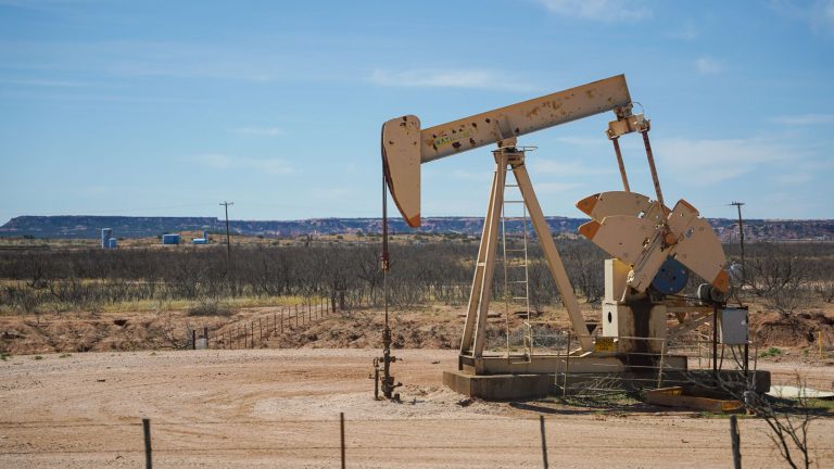 OPEC+ hæver olieproduktionen igen trods faldende priser