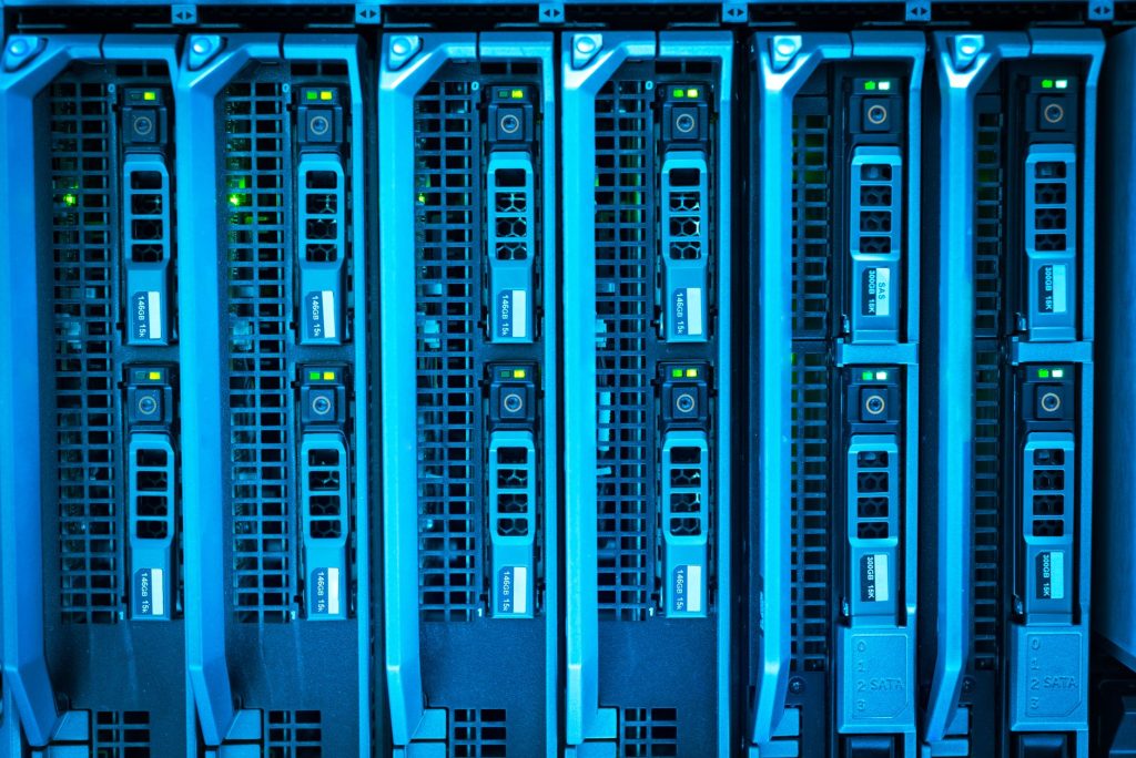 Amazon henter 25 mia. dollar i obligationssalg – Microsoft skifter AI-motor ud